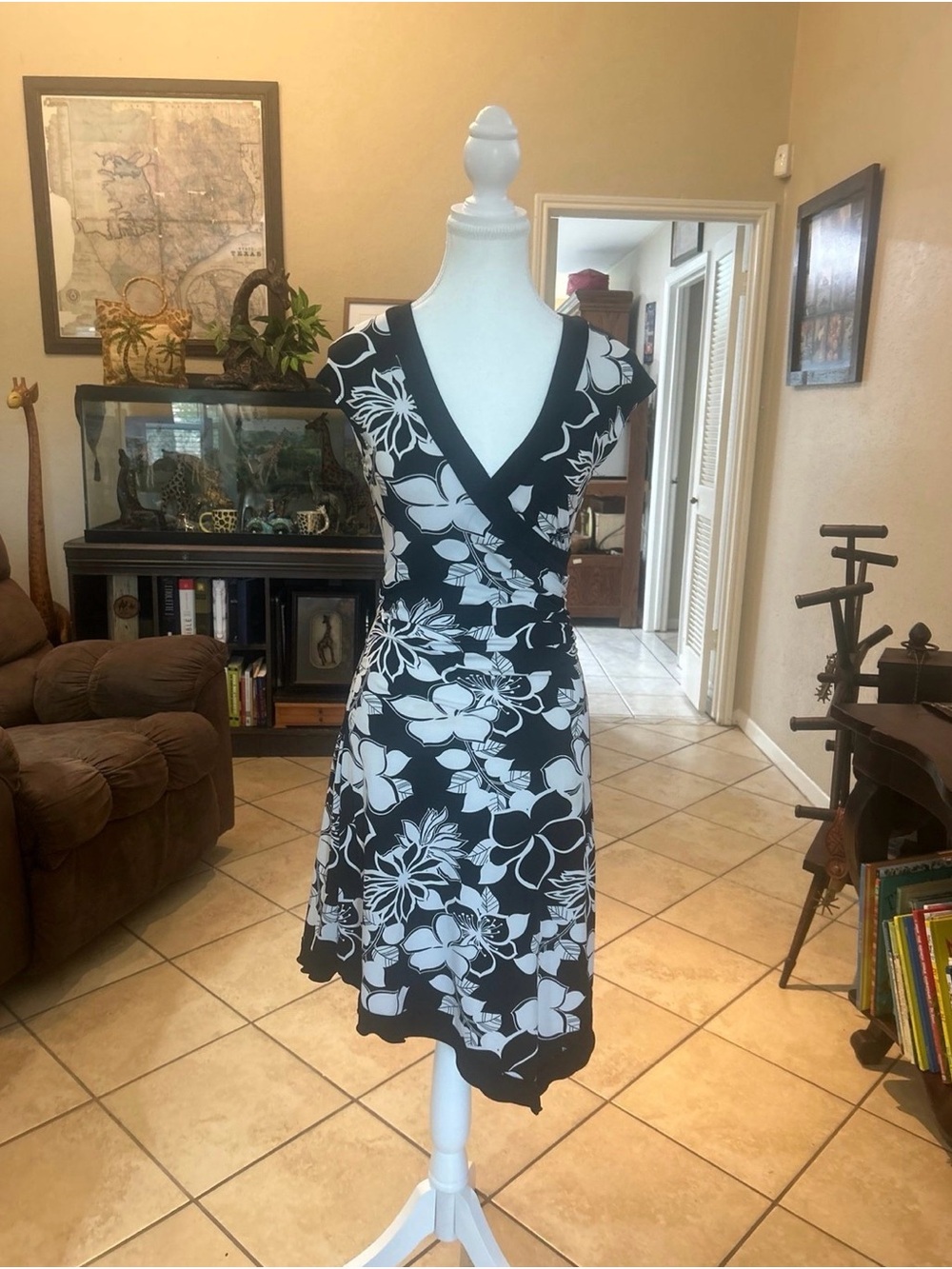 La Belle Black and White floral pattern Dress. Size M
